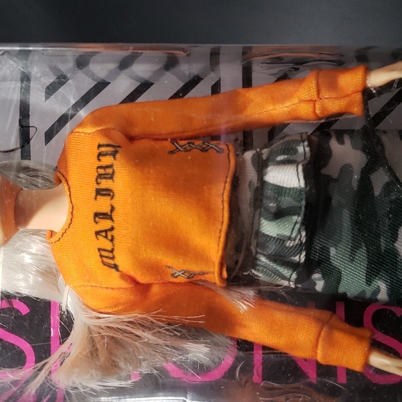 NIB 2018 Barbie Fashionistas #107 Malibu Barbie - Picture 8 of 16